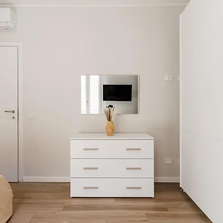 Chiara 6 Guest - Train Station - Parking Daire *