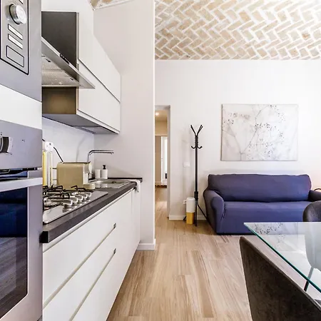 Chiara 6 Guest - Train Station - Parking