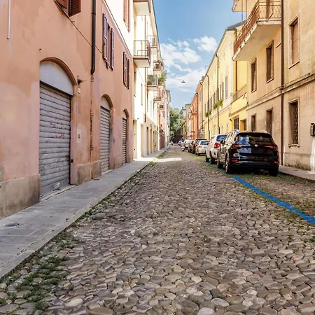 Appartamento Chiara 6 Guest - Train Station - Parking Modena