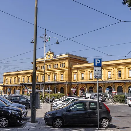 Chiara 6 Guest - Train Station - Parking Appartamento Modena