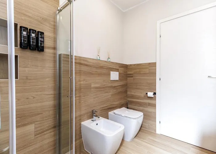 Chiara 6 Guest - Train Station - Parking Apartment Modena