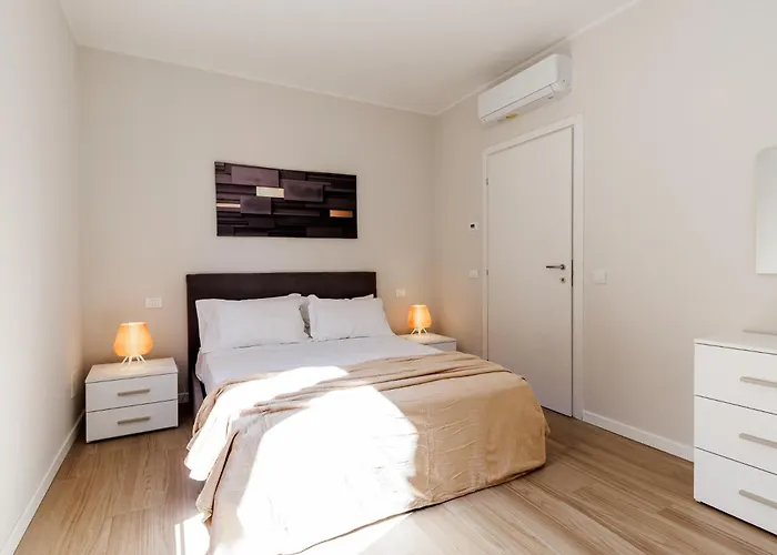 Chiara 6 Guest - Train Station - Parking Apartment Modena