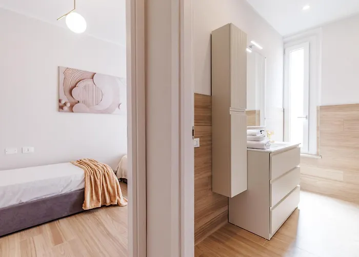 Chiara 6 Guest - Train Station - Parking Apartment *