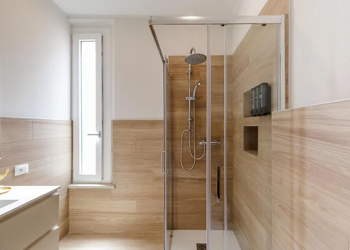 Chiara 6 Guest - Train Station - Parking Apartament