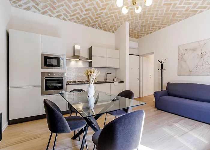 Chiara 6 Guest - Train Station - Parking Apartment