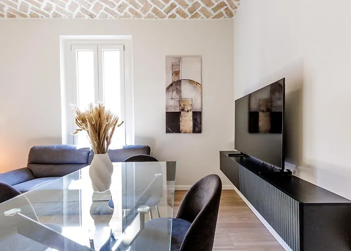 Chiara 6 Guest - Train Station - Parking Apartment *