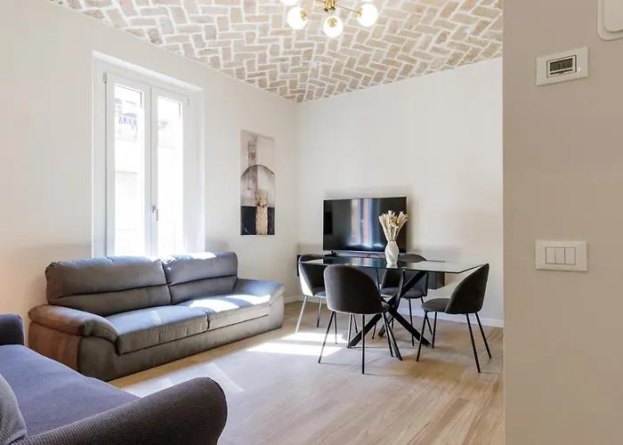 Chiara 6 Guest - Train Station - Parking Apartment Modena